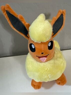 Flareon Pokémon Plush Nintendo 8 in Animation Soft Orange Yellow Nostalgia Clean